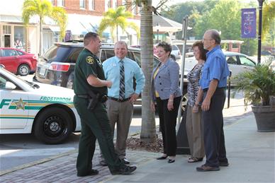 Frostproof deputy talks with citizens